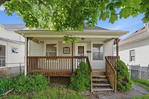 118 5th St, Silvis, IL 61282
