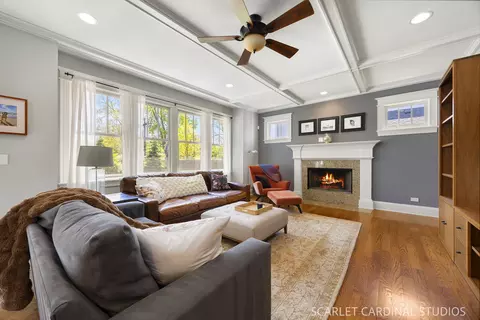 Living - 532 Turf Ln, Wheaton, IL 60187 photo 3 of 4
