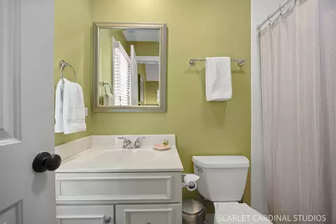 Bath - 532 Turf Ln, Wheaton, IL 60187 photo 4 of 5