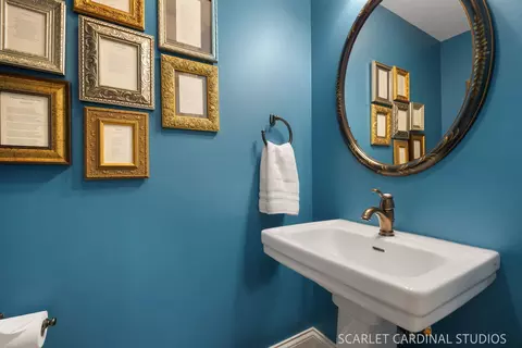 Bath - 532 Turf Ln, Wheaton, IL 60187 photo 1 of 5