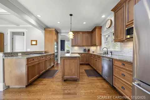Kitchen - 532 Turf Ln, Wheaton, IL 60187 photo 3 of 4