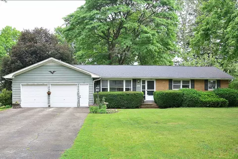 813 Considine Rd, Geneva, IL 60134