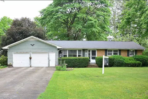 813 Considine Rd, Geneva, IL 60134