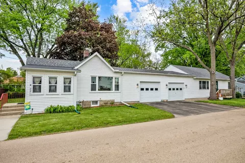 221-223 Ellen St, Sycamore, IL 60178