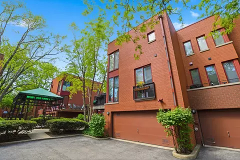 1250 S Federal St #D, Chicago, IL 60605