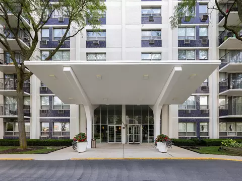 9001 Golf Rd #9C, Des Plaines, IL 60016