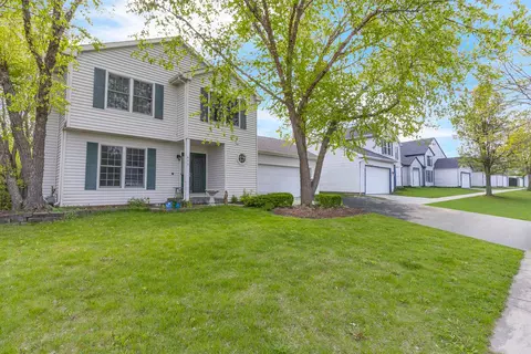 677 Anderson Dr, Lake In The Hills, IL 60156