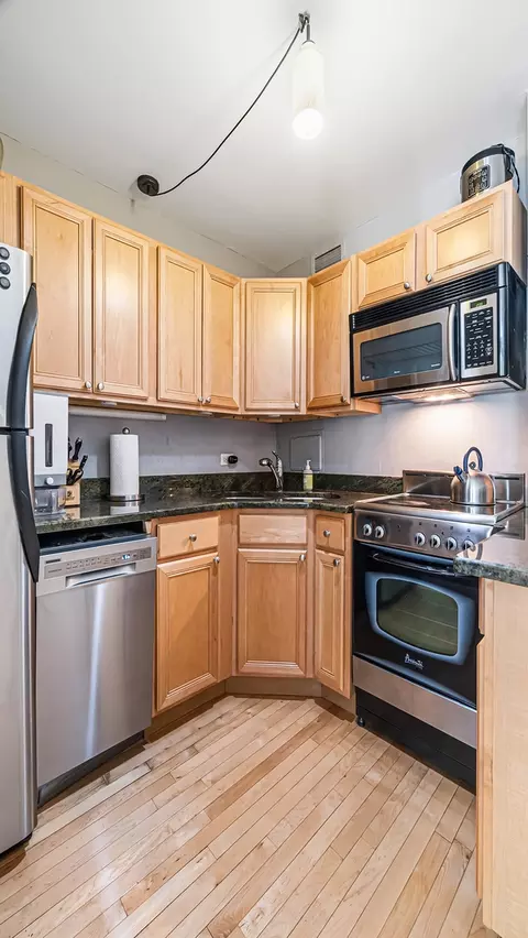 260 E Chestnut St #314, Chicago, IL 60611 photo 8