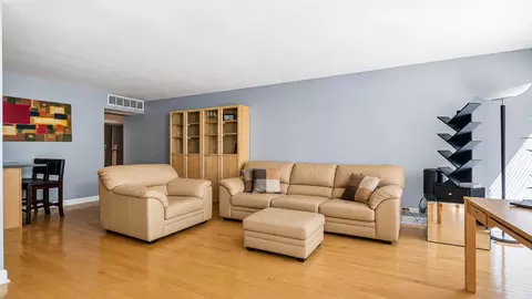 260 E Chestnut St #314, Chicago, IL 60611 photo 5
