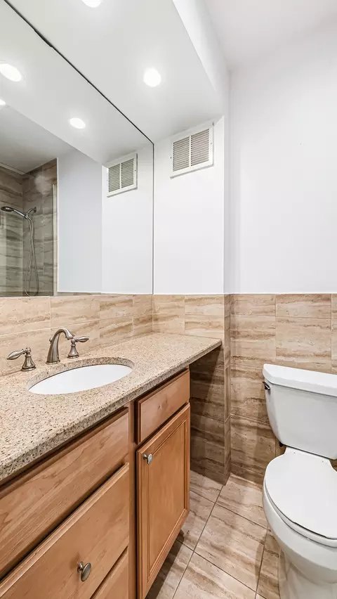 260 E Chestnut St #314, Chicago, IL 60611 photo 11
