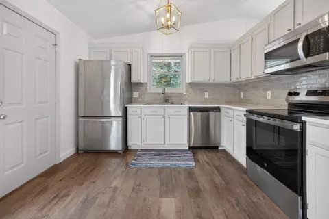Kitchen - 9 Timber View Dr, Bloomington, IL 61701 photo 1 of 2