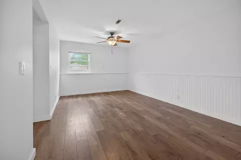 Living - 9 Timber View Dr, Bloomington, IL 61701 photo 2 of 4