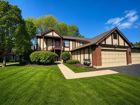 384 Sandhurst Cir #3, Glen Ellyn, IL 60137