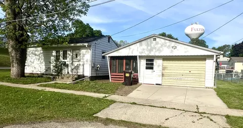 701 7th St, Fulton, IL 61252