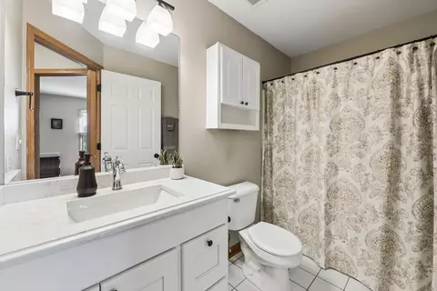 Bath - 25137 Vermette Rd, Plainfield, IL 60585 photo 3 of 4