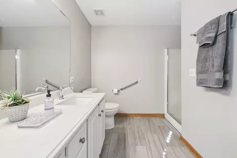 Bath - 25137 Vermette Rd, Plainfield, IL 60585 photo 2 of 4