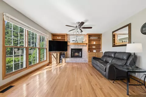Living - 25137 Vermette Rd, Plainfield, IL 60585 photo 3 of 3