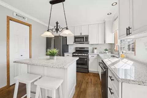 Kitchen - 25137 Vermette Rd, Plainfield, IL 60585 photo 4 of 5