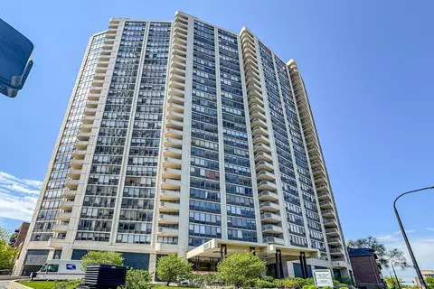 3930 N Pine Grove Ave #1805, Chicago, IL 60613