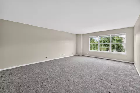 Living - 409 Brockton Ave, Elgin, IL 60124 photo 9 of 10