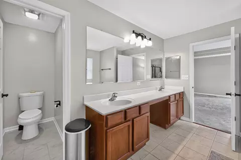 Entry Way - 409 Brockton Ave, Elgin, IL 60124 photo 4 of 4