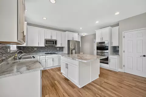 Kitchen - 409 Brockton Ave, Elgin, IL 60124 photo 2 of 5