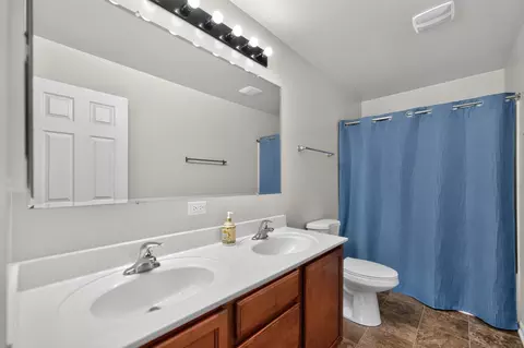 Bath - 409 Brockton Ave, Elgin, IL 60124 photo 4 of 4