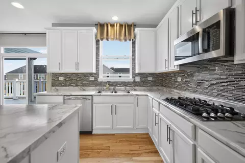 Kitchen - 409 Brockton Ave, Elgin, IL 60124 photo 4 of 5