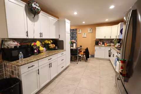 Kitchen - 8043 Salisbury Ave, Lyons, IL 60534 photo 1 of 2