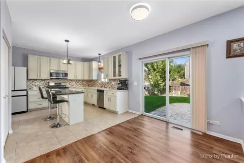 Kitchen - 905 Shelter Island Ln, Pingree Grove, IL 60140 photo 2 of 4