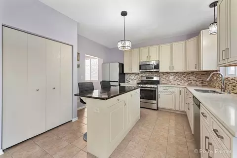 Kitchen - 905 Shelter Island Ln, Pingree Grove, IL 60140 photo 3 of 4