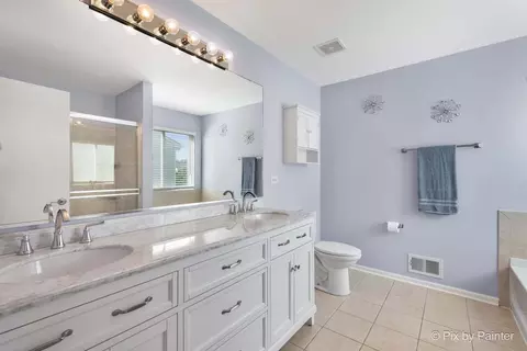 Bath - 905 Shelter Island Ln, Pingree Grove, IL 60140 photo 1 of 4