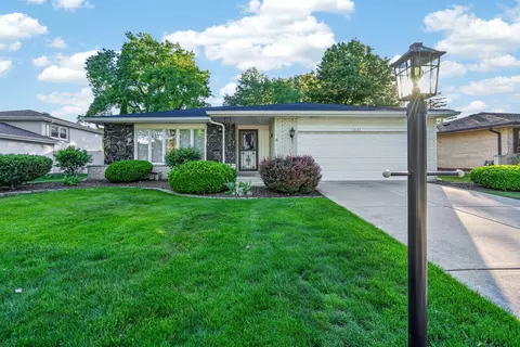 3173 Grandview Pl, Darien, IL 60561