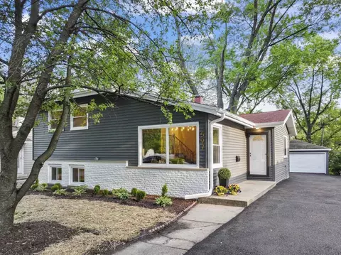 597 Lowden Ave, Glen Ellyn, IL 60137