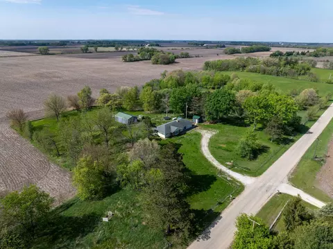29897 N 2700th Ave N, Tampico, IL 61283