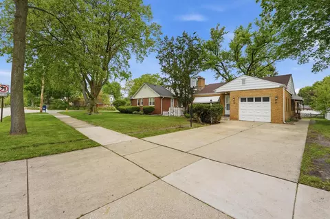 306 W Lonnquist Blvd, Mount Prospect, IL 60056