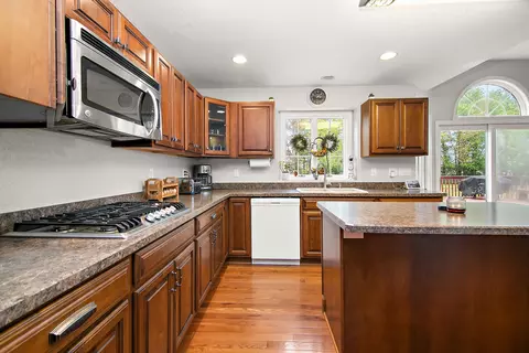 Kitchen - 17709 W State Rte 17, Reddick, IL 60961 photo 2 of 4