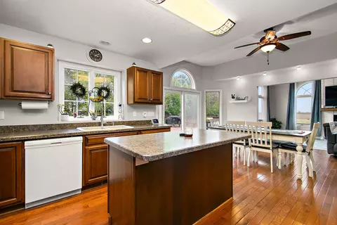 Kitchen - 17709 W State Rte 17, Reddick, IL 60961 photo 1 of 4