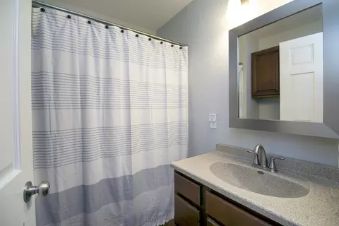 Bath - 17709 W State Rte 17, Reddick, IL 60961 photo 2 of 3
