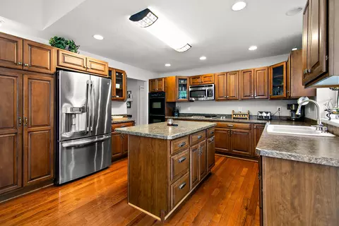Kitchen - 17709 W State Rte 17, Reddick, IL 60961 photo 3 of 4