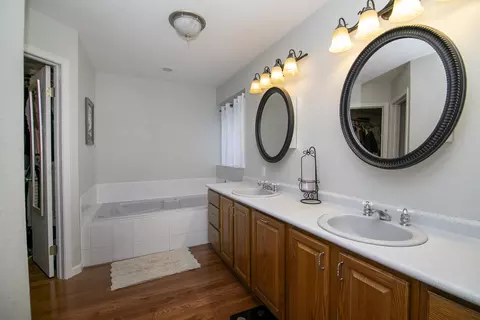 Bath - 17709 W State Rte 17, Reddick, IL 60961 photo 1 of 3