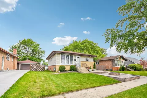 4428 Lisa Ln, Oak Forest, IL 60452