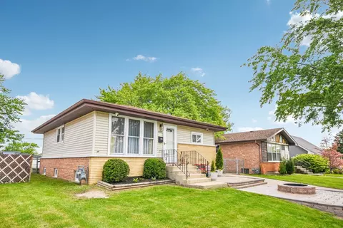 4428 Lisa Ln, Oak Forest, IL 60452