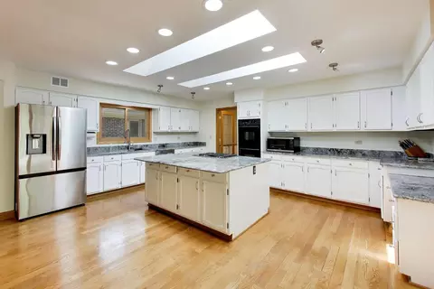 Kitchen - 1104 Nottingham Ln, Elgin, IL 60120 photo 2 of 4