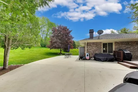 Exterior - 1104 Nottingham Ln, Elgin, IL 60120 photo 12 of 20