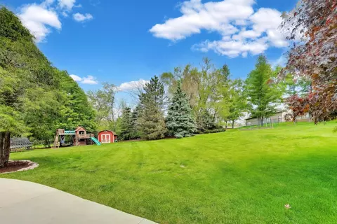 Exterior - 1104 Nottingham Ln, Elgin, IL 60120 photo 18 of 20