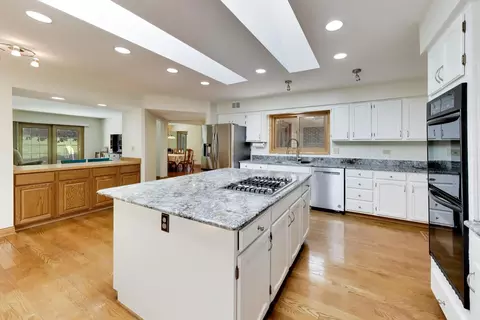 Kitchen - 1104 Nottingham Ln, Elgin, IL 60120 photo 3 of 4