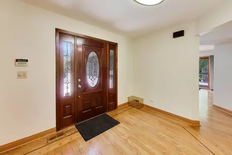 Entry Way - 1104 Nottingham Ln, Elgin, IL 60120 photo 1 of 2