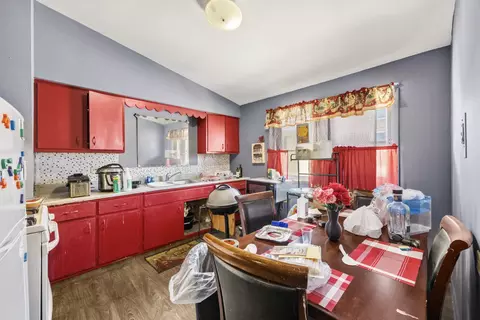 Kitchen - 18425 Torrence Ave, Lansing, IL 60438 photo 1 of 3