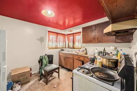 Kitchen - 18425 Torrence Ave, Lansing, IL 60438 photo 2 of 3